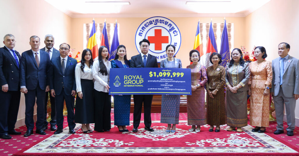 ឧកញ៉ា គិត ស៊ូឡា កូនប្រុសអ្នកឧកញ៉ា គិត ម៉េង និងលោកជំទាវអ្នកឧកញ៉ា ម៉ៅ ចំណាន នាំយកថវិកាបរិច្ចាគ ១,០៩៩,៩៩៩ដុល្លារ ប្រគល់ជូនកាកបាទក្រហមកម្ពុជា ក្នុងឱកាសខួបទី១៦២ ទិវាពិភពលោកកាកបាទក្រហម និងអឌ្ឍចន្ទក្រហម ៨ ឧសភា ២០២៥