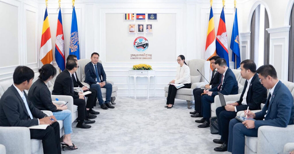 ក្រុមហ៊ុនអន្តរជាតិធំៗចំនួនពីរ ស្នើឱ្យក្រសួងពាណិជ្ជកម្ម គាំទ្រលើការចុះអនុស្សារណៈនៃការយោគយល់គ្នាក្នុងការទិញ-លក់ដំណាប់ស្វាយចូល ទៅកាន់ទីផ្សារប្រទេសចិន អាម៉េរិក និងអឺរ៉ុប