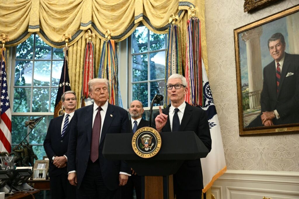 លោក ដូណាល់ ត្រាំ ប្រកាសគិតពន្ធលើបន្ទះឈីបក្នុងអត្រា ១០០% តែលើកលែងក្រុមហ៊ុនវិនិយោគមួយចំនួនដូចជា Apple