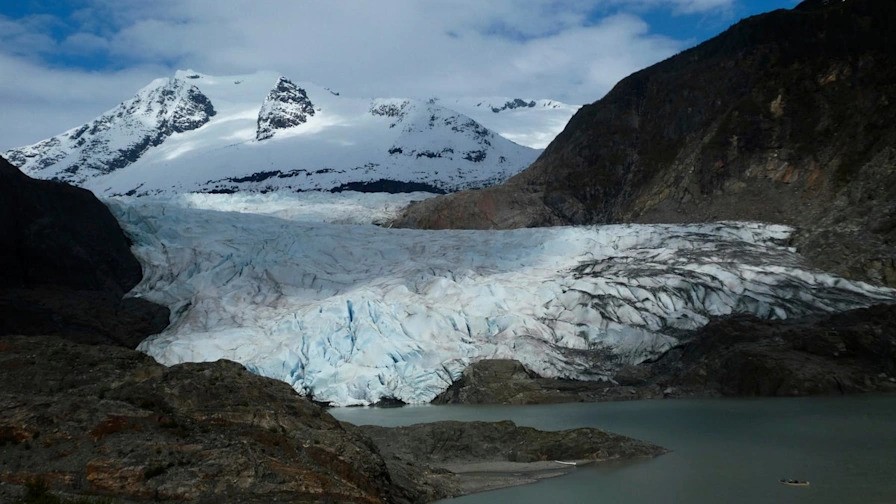 ប្រជាជននៅរដ្ឋ Alaska សហរដ្ឋអាមេរិកមួយចំនួន សម្រេចចិត្តជម្លៀសខ្លួនពីលំនៅដ្ឋាន ដោយបារម្ភថាផ្ទាំងទឹកកកនឹងរលាយហើយបង្កជាទឹកជំនន់ដ៏ធ្ងន់ធ្ងរ