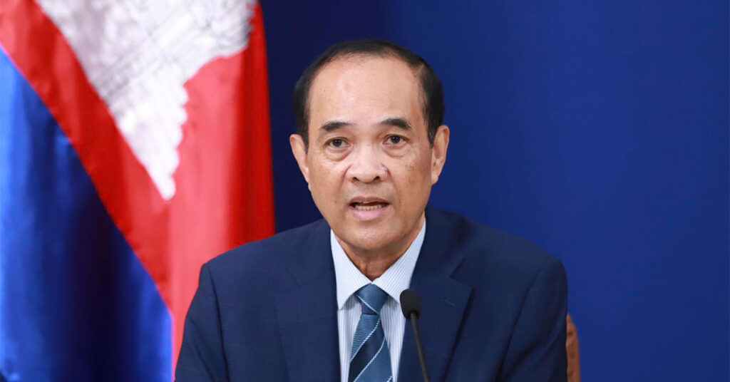 កម្ពុជា បដិសេដយ៉ាងអហង្ការចំពោះការចោទប្រកាន់គ្មានមូលដ្ឋាន របស់ក្រសួងការបរទេសថៃ អំឡុងពេលផ្ដល់ព័ត៌មានជូនអង្គទូតនានានៅទីក្រុងបាងកក ថ្ងៃទី ៤ ខែសីហា ឆ្នាំ ២០២៥