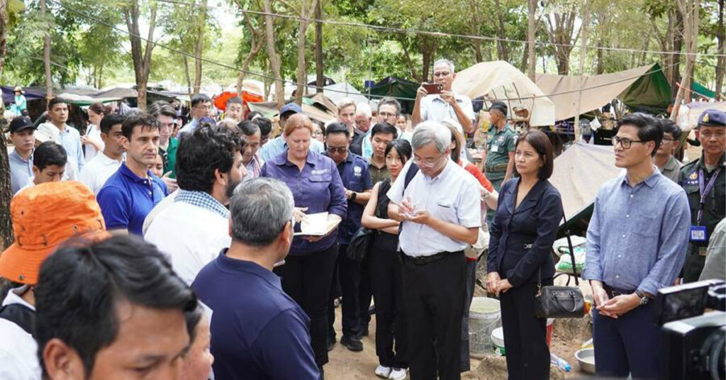 បណ្ដាអង្គទូត និងអង្គការសុខភាពពិភពលោក (WHO) រួមទាំងអង្គការពាក់ព័ន្ធផ្សេងទៀត ចុះត្រួតពិនិត្យទីតាំងផ្ទាល់នៅជំរុំជនភៀសសឹក (បន្ទាយអំពិល) ខេត្តឧត្តរមានជ័យ