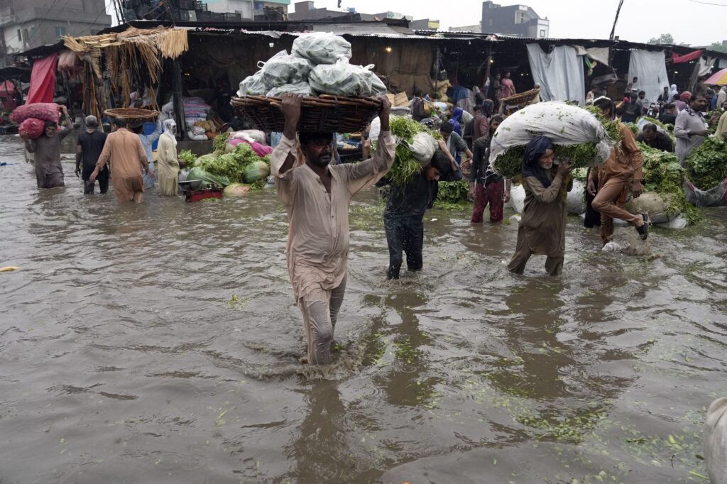 ជំនន់ទឹកភ្លៀងនៅប៉ាគីស្ថាន បណ្តាលឱ្យមនុស្ស ៣០នាក់បាត់បង់ជីវិត