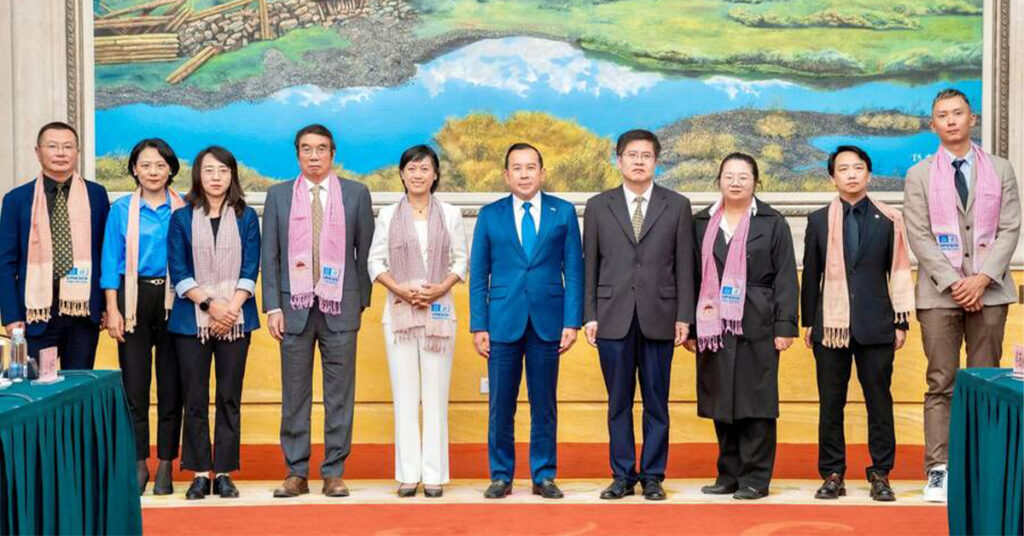 ប្រទេសកម្ពុជា និងខេត្តយូណាន បានសហការរួមគ្នាអភិវឌ្ឍទេសចរណ៍ជាក់ស្តែង តាមរយៈការរៀបចំដំណើរទស្សនកិច្ចស្វែងយល់សក្តានុពលទេសចរណ៏កម្ពុជារបស់សហគ្រាសទេសចរណ៏ធំៗ របស់ខេត្តយូណានដឹកនាំដោយមន្ទីរវប្បធម៌ និងទេសចរណ៏ខេត្ត