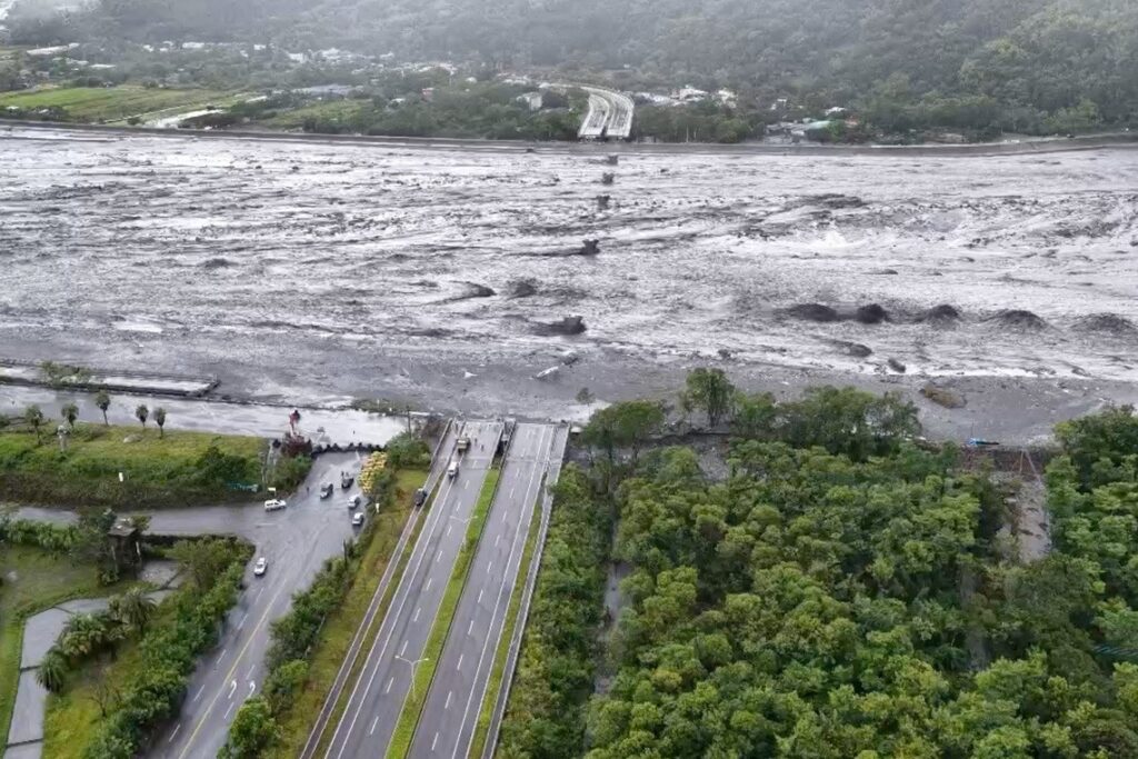 មនុស្ស ១៤នាក់បានបាត់បង់ជីវិត និង ៣៣នាក់កំពុងបាត់ខ្លួន ដោយសារព្យុះទៅហ្វុង Ragasa នៅតៃវ៉ាន់