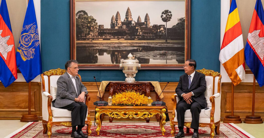 សម្តេចតេជោ ហ៊ុន សែន ស្នើឱ្យបារាំងយកចិត្តទុកដាក់តាមដានអំពីស្ថានការណ៍រវាងព្រំដែនកម្ពុជា នឹងថៃបន្ថែមទៀត ជាពិសេសគឺការជំរុញឱ្យភាគីទាំងពីរ អនុវត្តនូវបទឈប់បាញ់ឱ្យបានពេញលេញ