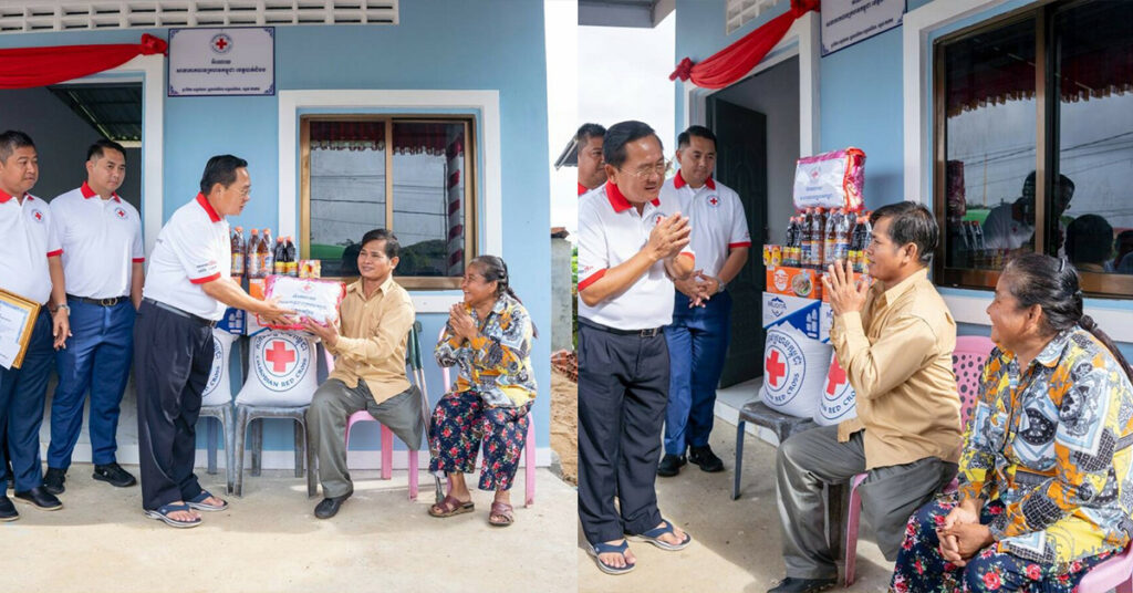 ប្រធានសាខាកាកបាទក្រហមកម្ពុជាខេត្តបាត់ដំបង អញ្ជើញប្រគល់ផ្ទះមនុស្សធម៌ជូនអតីតយុទ្ធជន មានពិការភាព និងជីវភាពក្រីក្រ ដែលរងគ្រោះដោយអគ្គិភ័យនាពេលកន្លងទៅ