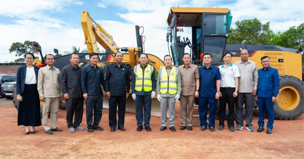 ស្រុកថ្មបាំង ខេត្តកោះកុង ទទួលបានសមិទ្ធផលថ្មីជាផ្លូវជនបទចំនួន ២ខ្សែ មានប្រវែង ៣២,១០ គីឡូម៉ែត្រ ដែលផ្តល់អត្ថប្រយោជន៍ដោយផ្ទាល់ដល់ប្រជាពលរដ្ឋ នៅតាមសហគម សម្រួលដល់ការធ្វើដំណើរ និងជាតម្លៃបន្ថែមខ្ពស់ក្នុងវិស័យទេសចរណ៍ និងការវិនិយោគ