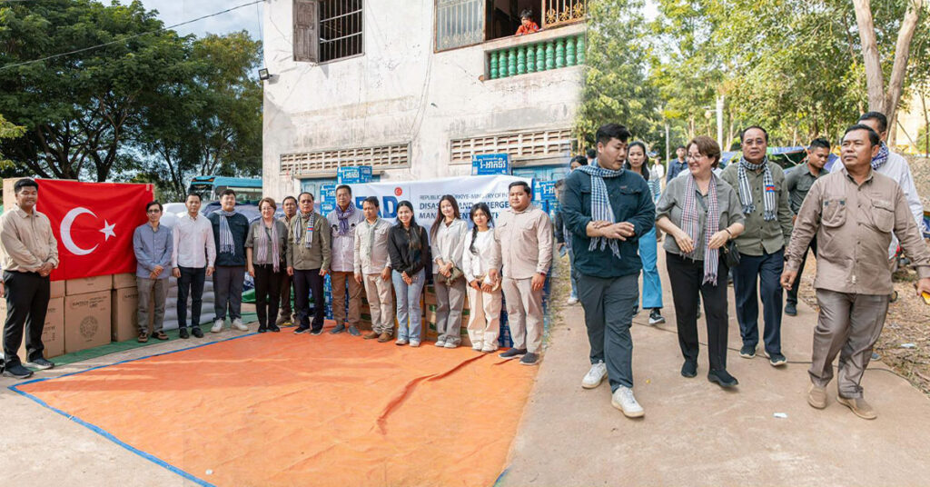 ឯកអគ្គរដ្ឋទូតតួកគីយ៉េប្រចាំកម្ពុជា នាំយកជំនួយសប្បុរសធម៌ពីរដ្ឋាភិបាលតួកគីយ៉េ ប្រមាណ ៤មុឺនដុល្លារ និងគ្រឿងឧបភោគបរិភោគផ្សេងៗ ចែកជូនប្រជាពលរដ្ឋ ៧០០ គ្រួសារ នៅវត្តច័ន្ទស៊ី ខេត្តបន្ទាយមានជ័យ