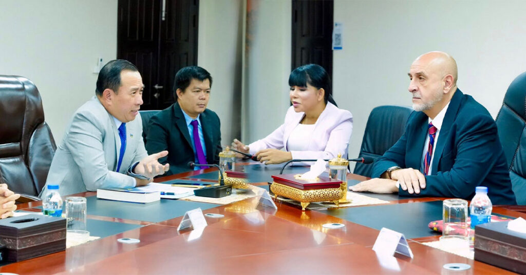 រដ្ឋមន្ត្រីក្រសួងទេសចរណ៍ ជួបជាមួយលោក PHILIPPE VIDAL ប្រធានក្រុមហ៊ុន ARGUENDO Film បង្ហាញពីគម្រោងរបស់ក្រុមហ៊ុននៅខេត្តសៀមរាប