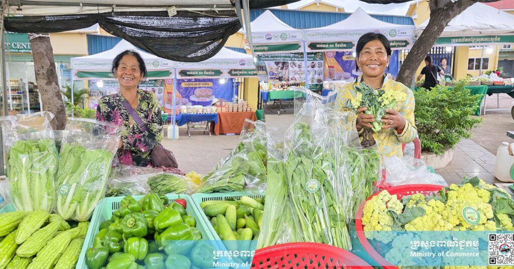 ផ្សារផលិតផលខ្មែរខេត្តកំពង់ចាម បាននិងកំពុងដំណើរការលក់កសិផល ផលិតផលខ្មែរក្នុងស្រុក បន្លែសុវត្ថិភាព ផ្លែឈើ សាច់មាន់ អាហារកែច្នៃនានា ជាច្រើនប្រភេទ