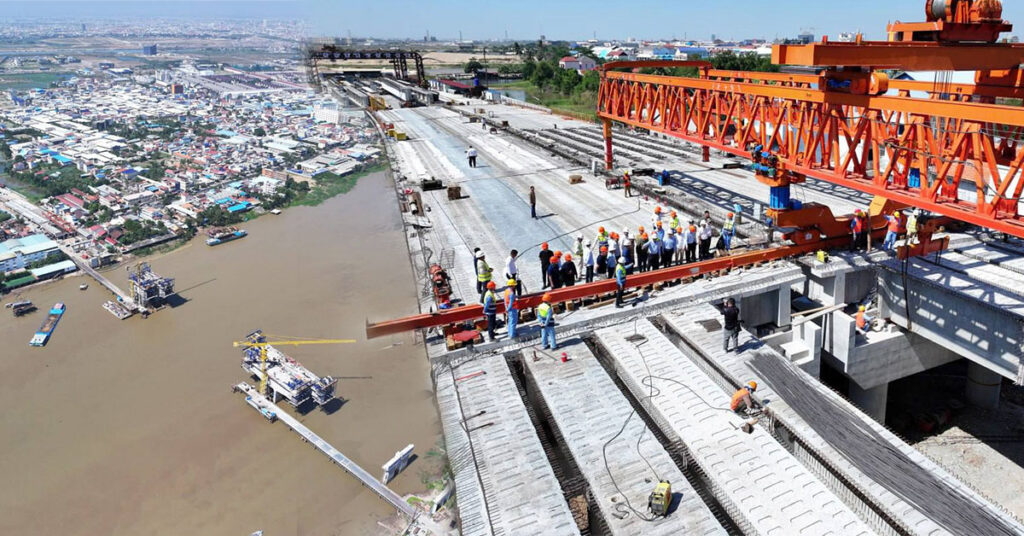 រដ្ឋមន្រ្តីក្រសួងសាធារណការ ចុះពិនិត្យការរំកិលធ្នឹមស្ពានឆ្លងកាត់ពីលើផ្លូវជាតិលេខ២ នៃគម្រោងសាងសង់ស្ពានឆ្លងកាត់ទន្លេបាសាក់ (ចាក់អង្រែក្រោម-ព្រែកប្រា)