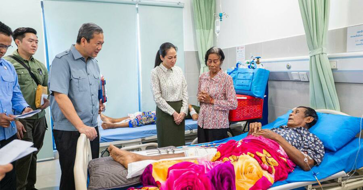 សម្តេចធិបតី ហ៊ុន ម៉ាណែត និងលោកជំទាវបណ្ឌិត បន្តចុះជួបសួរសុខទុក្ខបងប្អូន វីរកងទ័ព និងវីរនគរបាលដែលរងរបួសក្នុងសមរភូមិ និងបានបញ្ជូនមកសម្រាកព្យាបាលបន្តនៅតាមមន្ទីរពេទ្យក្នុងរាជធានីភ្នំពេញ