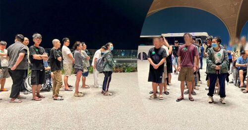 ជនជាតិចិន ៣២៧នាក់ ត្រូវបានបណ្ដេញចេញពីកម្ពុជា ក្រោយរកឃើញជាប់ពាក់ព័ន្ធករណីឆ-បោកតាមប្រព័ន្ធអនឡាញ