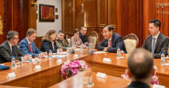 កម្ពុជា និងសហភាពអឺរ៉ុប ប្តេជ្ញាបន្តពង្រឹងកិច្ចសហប្រតិបត្តិការ និងពិភាក្សាលើបញ្ហាព្រំដែនកម្ពុជា-ថៃ