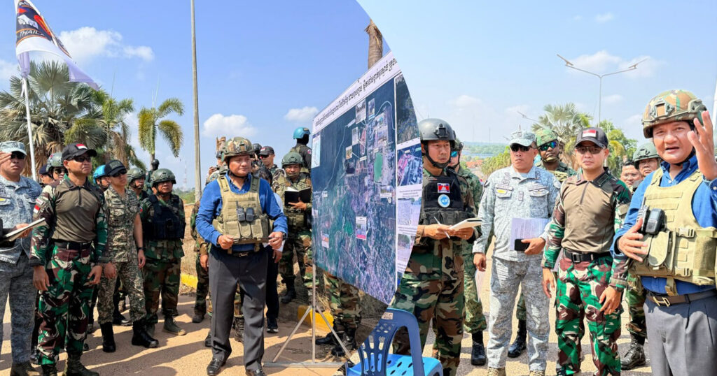 ក្រុមអ្នកសង្កេតការណ៍អាស៊ាន (AOT) ចុះសង្កេតការណ៍ ផ្ទៀងផ្ទាត់ និងរាយការណ៍អំពីស្ថានភាពព្រំដែននៅតំបន់ច្រកអូរស្មាច់ ក្រុងសំរោង ខេត្តឧត្តរមានជ័យ