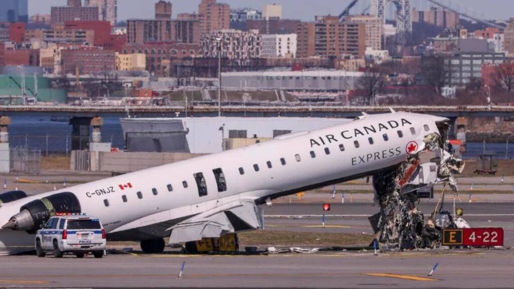 អ្នកបើកយន្តហោះ ២នាក់បានបាត់បង់ជីវិត ក្នុងហេតុការណ៍យន្តហោះបុកជាមួយរថយន្តពន្លត់អគ្គិភ័យក្នុងព្រលានយន្តហោះនៅអាមេរិក