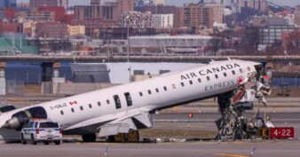 អ្នកបើកយន្តហោះ ២នាក់បានបាត់បង់ជីវិត ក្នុងហេតុការណ៍យន្តហោះបុកជាមួយរថយន្តពន្លត់អគ្គិភ័យក្នុងព្រលានយន្តហោះនៅអាមេរិក