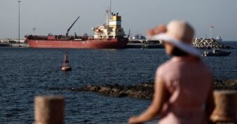 តម្លៃប្រេងសកលធ្លាក់ចុះជាង ៦% បន្ទាប់ពីលោក ដូណាល់ ត្រាំ បានព្យាករណ៍ថា សង្គ្រាមនៅមជ្ឈិមបូព៌ាអាចនឹងបញ្ចប់ក្នុងពេលឆាប់ៗនេះ