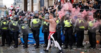 អង់គ្លេសនិងវែល ផ្តើមអនុវត្តច្បាប់តឹងរឹងចំពោះអ្នកចូលទស្សនាបាល់ទាត់ដោយគ្មានសំបុត្រ ដោយចាត់ទុកជា “បទល្មើសព្រហ្មទណ្ឌ”