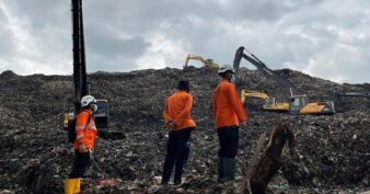 មនុស្ស ៤នាក់បានបាត់បង់ជីវិត និង ៥នាក់កំពុងបាត់ខ្លួន ក្នុងហេតុការណ៍បាក់គំនរសំរាមដ៏ធំមួយនៅឥណ្ឌូណេស៊ី