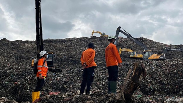 មនុស្ស ៤នាក់បានបាត់បង់ជីវិត និង ៥នាក់កំពុងបាត់ខ្លួន ក្នុងហេតុការណ៍បាក់គំនរសំរាមដ៏ធំមួយនៅឥណ្ឌូណេស៊ី