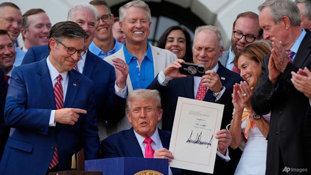 អាមេរិកនឹងបោះពុម្ពក្រដាសប្រាក់មានហត្ថលេខារបស់លោក ដូណាល់ ត្រាំ ដែលជាប្រវត្តិសាស្រ្តថ្មីក្នុងរយៈពេល ១៦៥ឆ្នាំចុងក្រោយនេះ