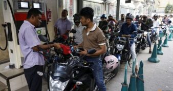 បង់ក្លាដែសចេញបទបញ្ជាឱ្យមន្ត្រីរាជការកាត់បន្ថយការប្រើប្រាស់អំពូលភ្លើងនិងម៉ាស៊ីនត្រជាក់ ដើម្បីឆ្លើយតបនឹងវិបត្តិខ្វះខាតថាមពល