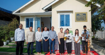 លោកជំទាវបណ្ឌិត ពេជ ចន្ទមុន្នី អញ្ជើញប្រគល់ផ្ទះថ្មីជូនដល់គ្រួសារវីរកងទ័ព វីរនគរបាលពលី នៅខេត្តកំពង់ឆ្នាំង