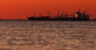 តម្លៃប្រេងសកលធ្លាក់ចុះជាង ៥% ក្រោយលោក ដូណាល់ ត្រាំ ផ្ញើផែនការសន្តិភាពទៅកាន់អ៊ីរ៉ង់