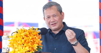 រាជរដ្ឋាភិបាល ដាក់ទិសដៅក្នុងការអភិវឌ្ឍ និងប្រែក្លាយខេត្តស្វាយរៀង និងបណ្តាខេត្តទិសខាងកើត ឱ្យក្លាយជាតំបន់ឧស្សាហកម្ម និង កសិ-ឧស្សាហកម្ម ប្រកបដោយសក្កានុពលខ្ពស់ ក្នុងរយៈពេល២០ឆ្នាំខាងមុខ