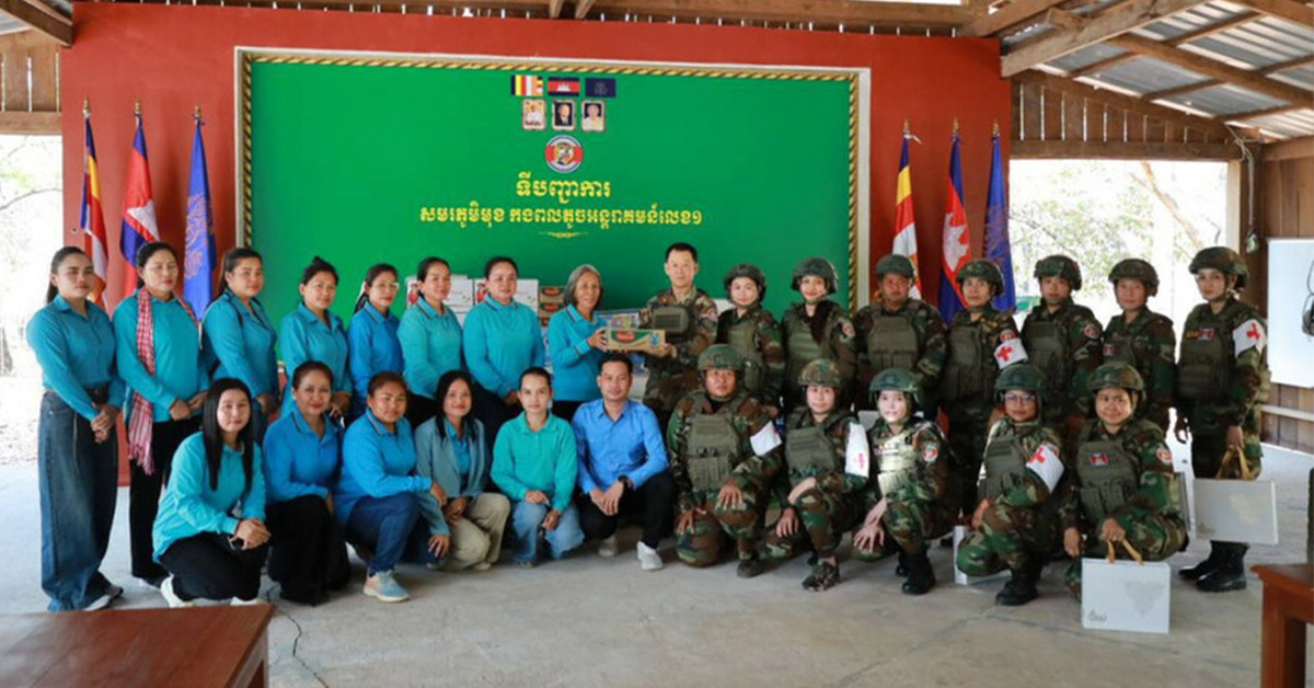 លោកជំទាវ ខូយ ប៊ុនថាន ដឹកនាំក្រុមការងារចុះសួរសុខទុក្ខ និងនាំយកអំណោយលើកទឹកចិត្តដល់កងទ័ពការពារព្រំដែន ក្នុងខេត្តព្រះវិហារ