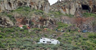 រថយន្តទេសចរណ៍មួយគ្រឿងបានក្រឡាប់នៅអេស្ប៉ាញ បណ្តាលឱ្យមានអ្នកបាត់បង់ជីវិតនិងរបួសជាច្រើននាក់