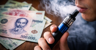 វៀតណាមផ្តើមអនុវត្តច្បាប់ពិន័យអ្នកជក់បារីអេឡិចត្រូនិចជាប្រាក់ជិត ២០០ដុល្លារ