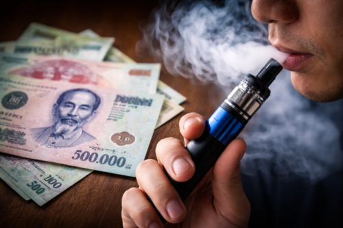 វៀតណាមផ្តើមអនុវត្តច្បាប់ពិន័យអ្នកជក់បារីអេឡិចត្រូនិចជាប្រាក់ជិត ២០០ដុល្លារ