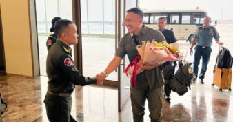 ឥណ្ឌូនេស៊ី បញ្ជូននាយទាហានបន្តវេនចំនួនពីរ (២) រូបដើម្បីផ្ទៀងផ្ទាត់ និងធានាការអនុវត្តបទឈប់បាញ់ ក៏ដូចជាវិធានការនានា