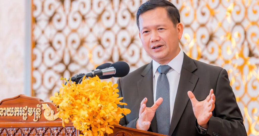 ព្រឹកនេះ សម្តេចធិបតី ហ៊ុន ម៉ាណែត នឹងអញ្ជើញជាអធិបតីជាលើកទី៣ក្នុងពិធីសំណេះសំណាលជាមួយសហជីព សេដ្ឋកិច្ចក្រៅប្រព័ន្ធ ដើម្បីអបអរសាទរខួបអនុស្សាវរីយ៍ លើកទី១៤០ នៃទិវាពលកម្មអន្តរជាតិ ១ ឧសភា នៅមណ្ឌលសន្និបាត និងពិព័រណ៍កោះពេជ្រ