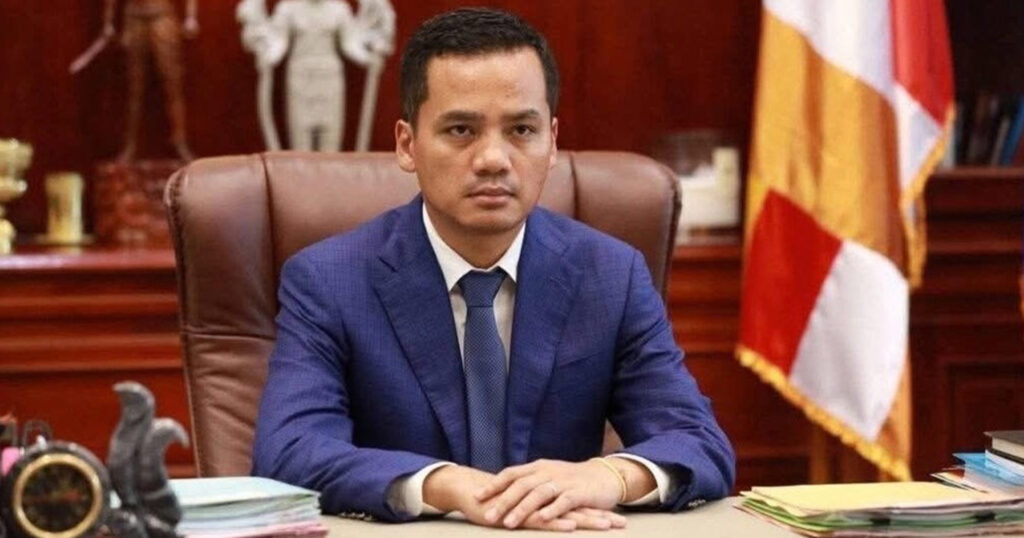 ឯកឧត្តម អភិសន្តិបណ្ឌិត ស សុខា ដាក់បទបញ្ជាយ៉ាងម៉ឺងម៉ាត់ដល់ស្នងការនគរបាលខេត្តកំពង់ចាម ត្រូវតែយកចិត្តទុកដាក់ស្រាវជ្រាវ ដើម្បីឈានទៅចាប់ខ្លួនជនពាក់ព័ន្ធចំពោះករណីរបស់លោកវរសេនីយ៍ទោ ម៉ាប់ សុផាត