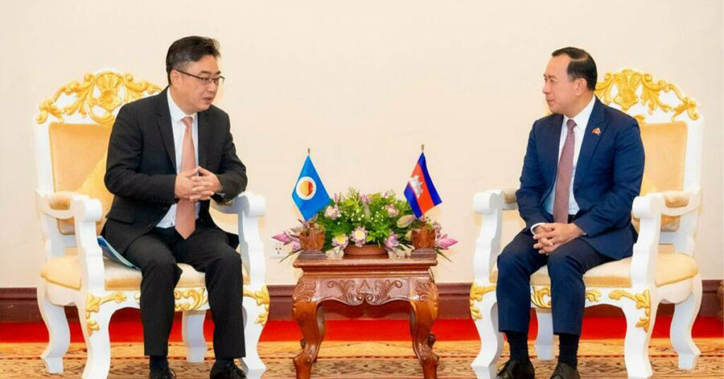 ក្រសួងទេសចរណ៍ និងមជ្ឈមណ្ឌលអាស៊ាន-ចិន បញ្ជាក់អះអាងពីឆន្ទៈសហការរួមគ្នាជំរុញកំណើនភ្ញៀវទេសចរចិនមកកម្ពុជាឱ្យកាន់តែច្រើនឡើង