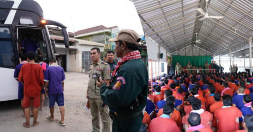 ទណ្ឌិតចំនួន ៣០០នាក់ ត្រូវបានផ្ទេរពីពន្ធនាគារខេត្តកណ្តាល ទៅឃុំបន្តនៅមណ្ឌលអប់រំកែប្រែទី៤ ដើម្បីកាត់បន្ថយភាពចង្អៀត