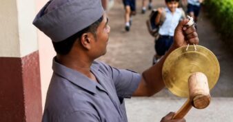 ឥណ្ឌាចេញបទបញ្ជាតម្រូវឱ្យសាលារៀនត្រូវគោះជួងរម្លឹកកូនសិស្សទៅញាំទឹកឱ្យបានទៀតទាត់ ក្នុងបរិបទដែលសីតុណ្ហភាពបានកើនឡើងយ៉ាងខ្ពស់