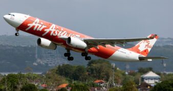 ក្រុមហ៊ុន AirAsia ​​​​​​​​​​​​​​​​​​​​​​​​​​​​​​ប្រកាសដំឡើងថ្លៃសំបុត្រយន្តហោះ ដោយសារវិបត្តិប្រេងឥន្ទនៈសកល