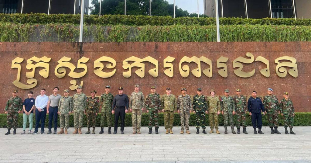 ក្រសួងការពារជាតិ នាំក្រុមអនុព័ន្ធយោធាបរទេស ចុះពិនិត្យស្ថានភាពព្រំដែនកម្ពុជា-ថៃ