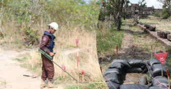 ក្រុមការងារ CMAC កំពុងបន្តរុករកសំណល់ជាតិផ្ទុះ នៅបរិវេណប្រាសាទព្រះវិហារ ដែលជាគម្រោងរបស់អង្គការ UNESCO