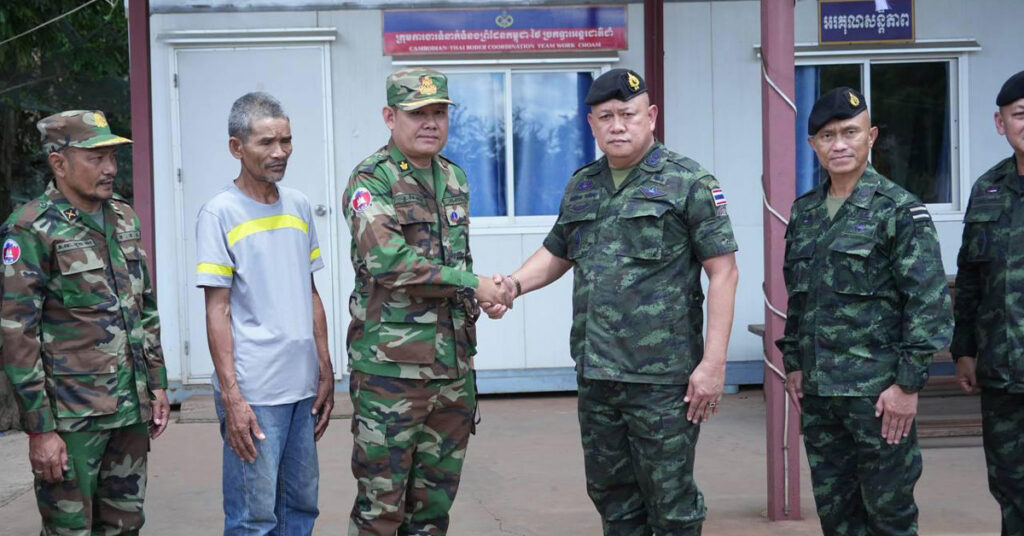 កម្ពុជាប្រគល់ខ្លួនជនជាតិថៃលួចឆ្លងដែនខុសច្បាប់ទៅឱ្យភាគីថៃវិញ ក្រោមយន្តការមនុស្សធម៌ និងកិច្ចសហប្រតិបត្តិការព្រំដែន RBC