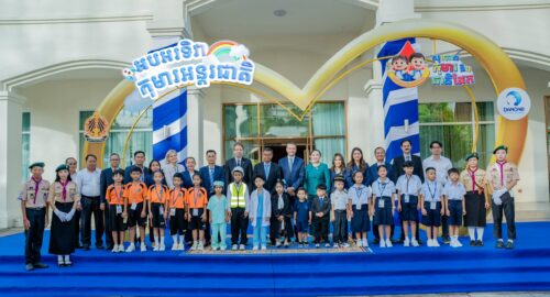 ក្រុមហ៊ុន Danone ប្រារព្ធទិវាកុមារអន្តរជាតិ និងយុទ្ធនាការសុវត្ថិភាពចំណីអាហារដើម្បីបន្តកាត់បន្ថយភាពស្លេកស្លាំងដោយសារកង្វះជាតិដែក ក្នុងភាពជាដៃគូជាមួយក្រសួងអប់រំ យុវជន និងកីឡា