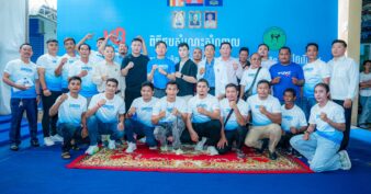 ខ្មែរ ប៊ែវើរីជីស ឧបត្ថម្ភនាំយកគ្រូបង្វឹកជើងខ្លាំង ៤ រូបដល់សហព័ន្ធកីឡាប្រដាល់ឃីកបុកស៊ីង ត្រៀមដណ្តើមជ័យជំនះលើឆាកអន្តរជាតិ