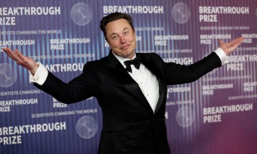 លោក Elon Musk បានក្លាយជាមហាសេដ្ឋីលុយទី្រលានដំបូងគេនៅលើពិភពលោក ជាមួយទ្រព្យសម្បត្តិសរុប ១,១១ទ្រីលានដុល្លារ