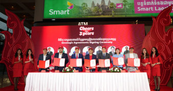Smart Axiata និង AirAsia សហការដើម្បីបង្កើនភាពងាយស្រួលដល់ទេសចរណ៍ក្នុងការធ្វើដំណើរ និងភ្ជាប់ទំនាក់ទំនងក្នុងប្រទេសកម្ពុជា